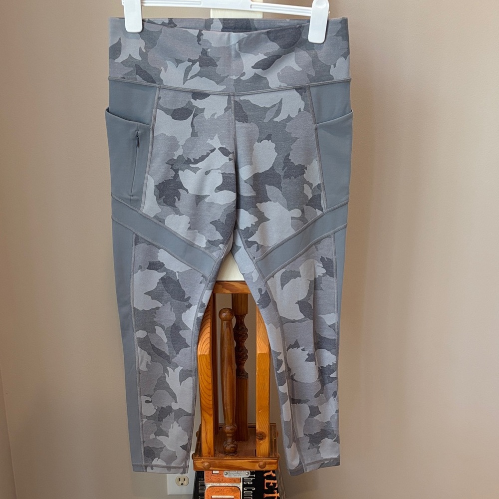 Athleta Women's Gray Camo Print Leggings